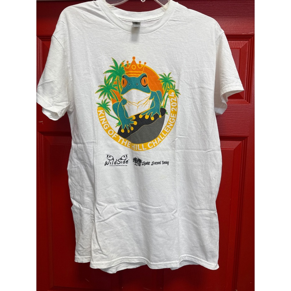 Gildan King of the Hill Challenge 2024 White Graphic T-Shirt Mens Medium Frog